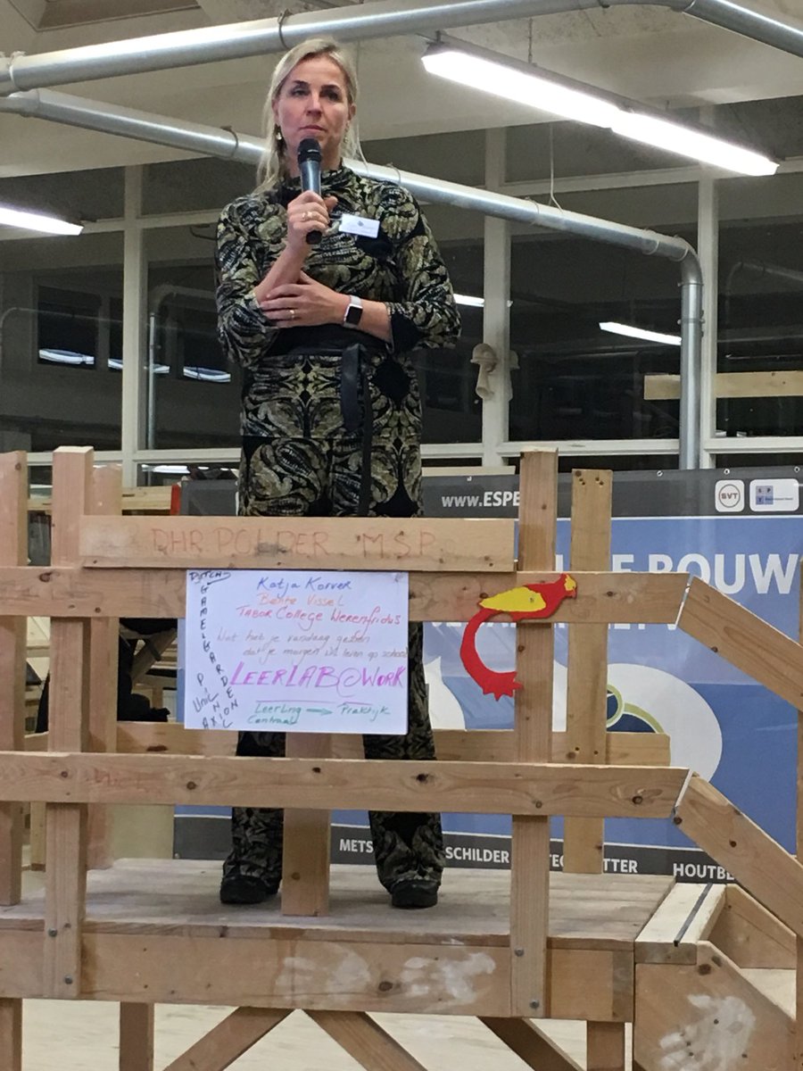 meetup072's tweet photo. #meetup072 Katja Korver met het Leerlab. Maatschappelijke stage verdwenen maar hoe kiezen leerlingen dan voor hun toekomst!! https://t.co/Hjrii9oHSQ