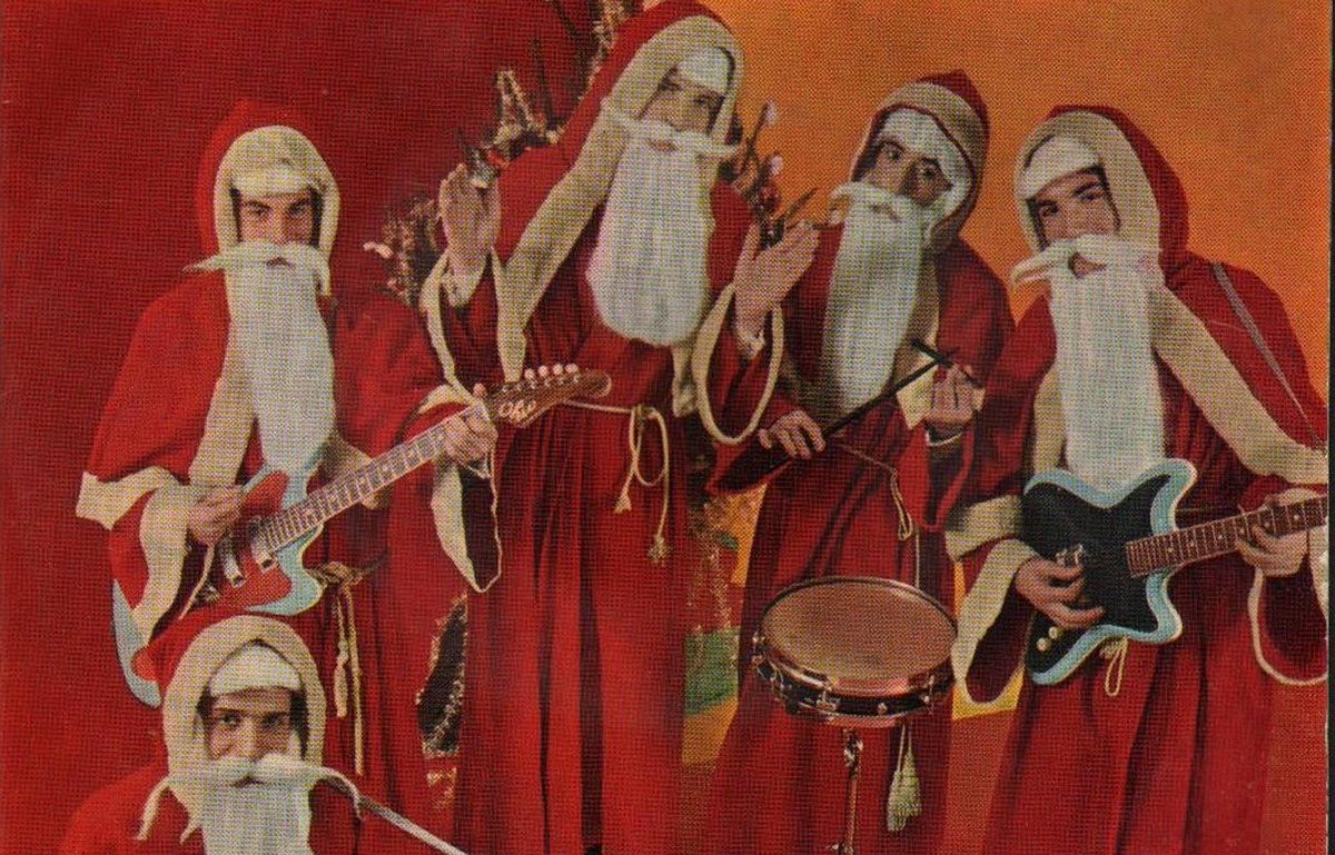 JukeboxZeroes's tweet photo. On the next episode, in lieu of a full album, Lee and Pat will spend the episode riffing the bane of the retail worker: Christmas music! Joined by their friends Aimee and Glenn!

If you have a specific one you want to hear us cover, leave us a reply below! https://t.co/Yzx7DRdSp6