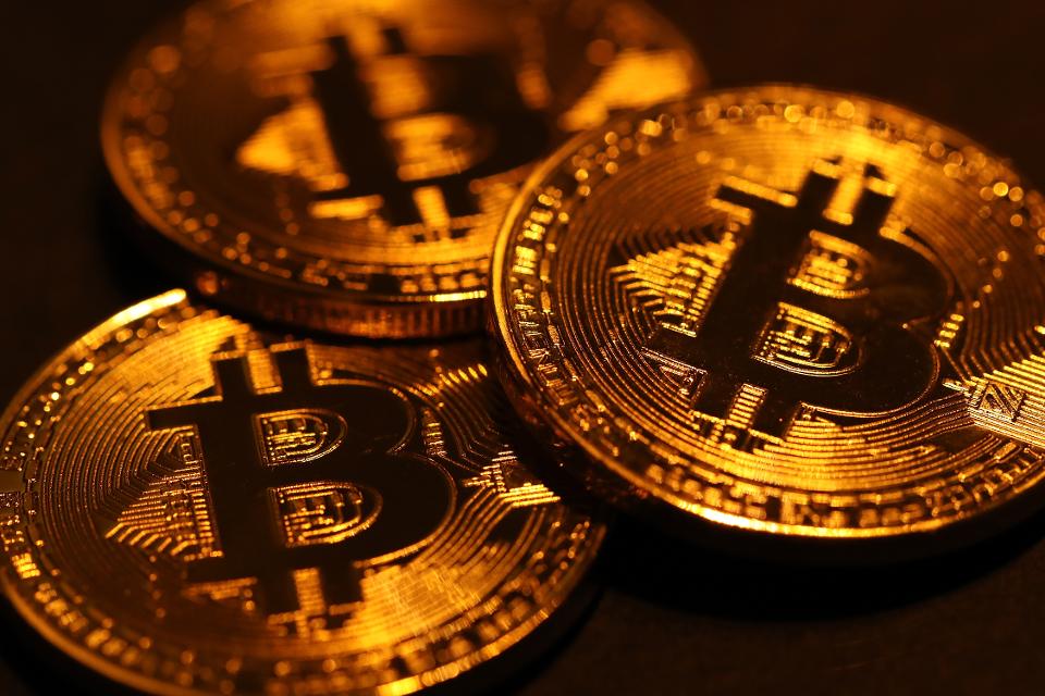 Forbes's tweet photo. IRS gets big win in battle for Bitcoin holders data: the federal government can now investigate Coinbase account holders for not paying tax on virtual currency profits  https://t.co/a7Ug3CmFme https://t.co/v5fZf8TwGN