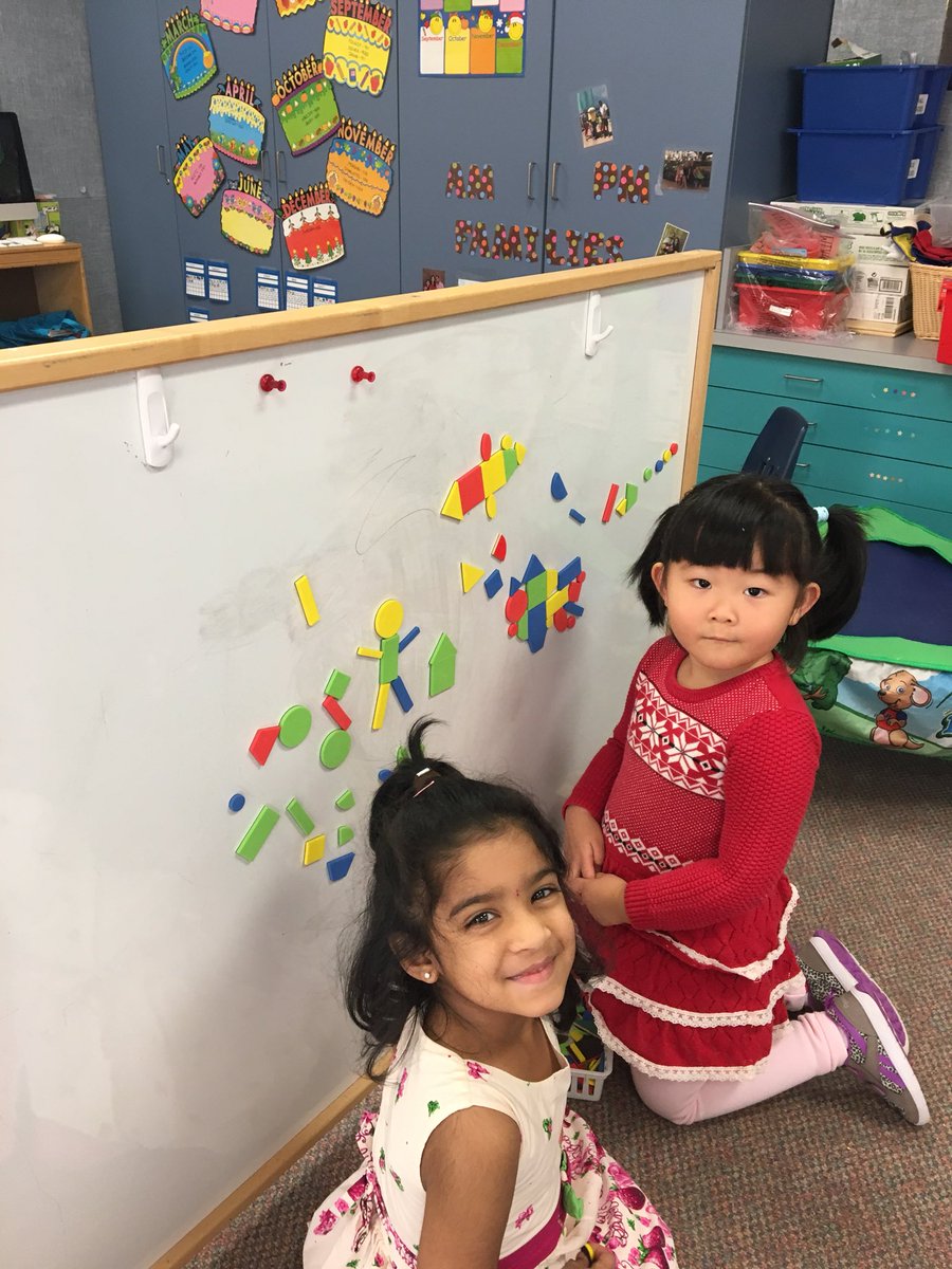 mrsburkec's tweet photo. We found out that magnets work in water! #pespride https://t.co/P6hftb20GI