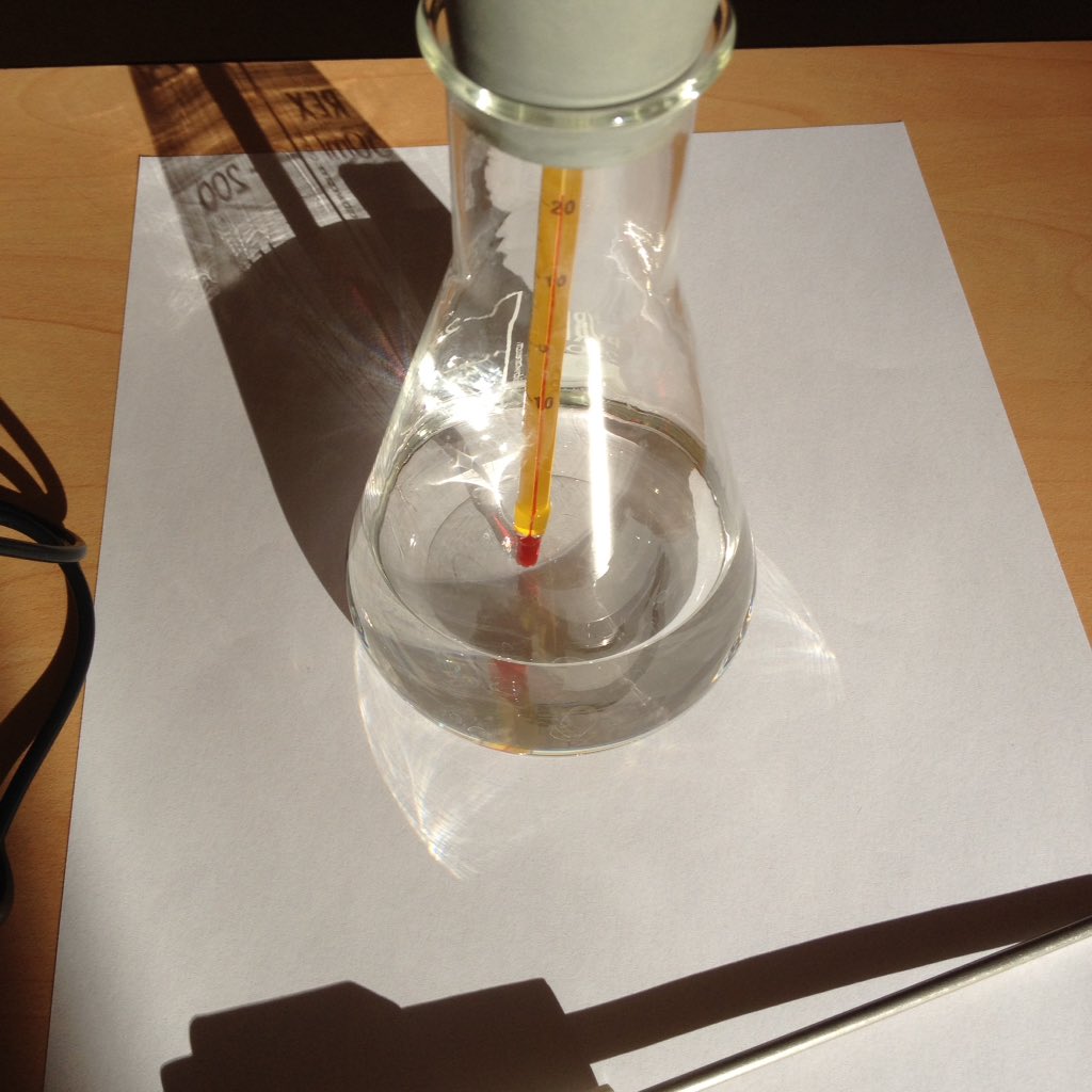 EgaliteSciences's tweet photo. [Fête de la Science en prison] le programme des ateliers de l'après-midi (partie 2) :  
- Les fluides complexes par E. Lorenceau et T. Podgorski
- L'électricité sous toutes ses formes par T. Touchard
- Faire de la physique avec des objets du quotidien P. Arnaud de @MPSAlpesDauph https://t.co/9z92ZxFFwy