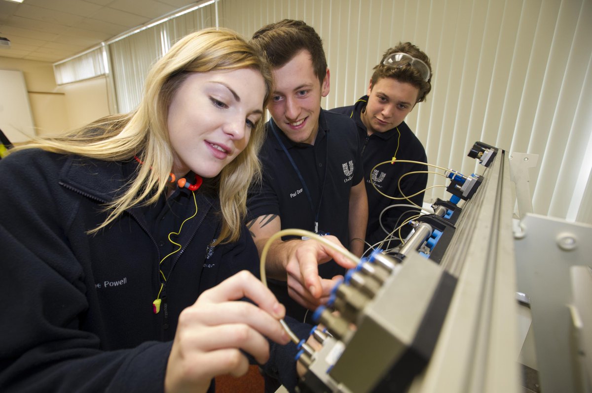 UnileverUKApps's tweet photo. We’re hiring for a Logistics Apprentice in Leeds! If you’re interested in Engineering and would like to join our nationwide community of apprentices, follow the link below and submit your application. Deadline is 19th December- good luck to all! 
https://t.co/U6xksFCWmH https://t.co/5NfI8U0MB9