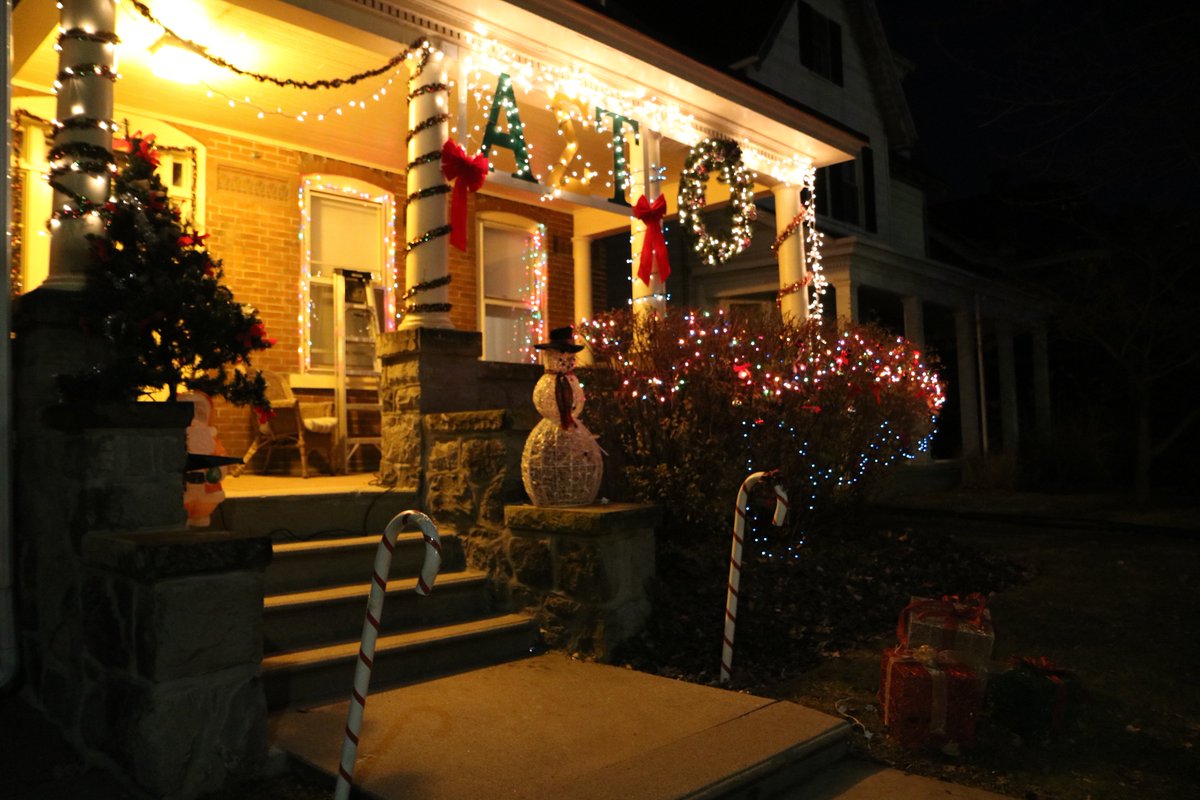 MoravianU's tweet photo. RETWEET to vote for your favorite Greek House in the Holiday Decorating Contest! @ASTDeltaTheta is a Winter Wonderland! ❄️ https://t.co/BmuId8THab