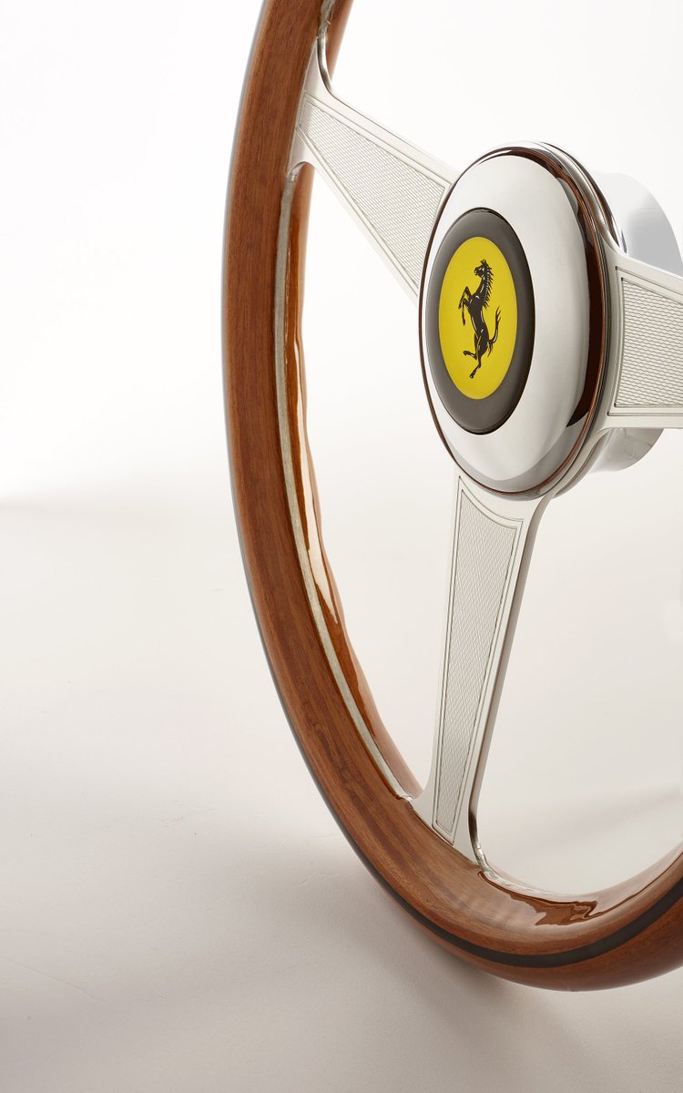 EricChulot's tweet image. Nuevo add-on Ferrari 250GTO de @TMThrustmaster a la venta a partir del 20, en madera, metal, logo cromado, objeto de colección, 100%vintage