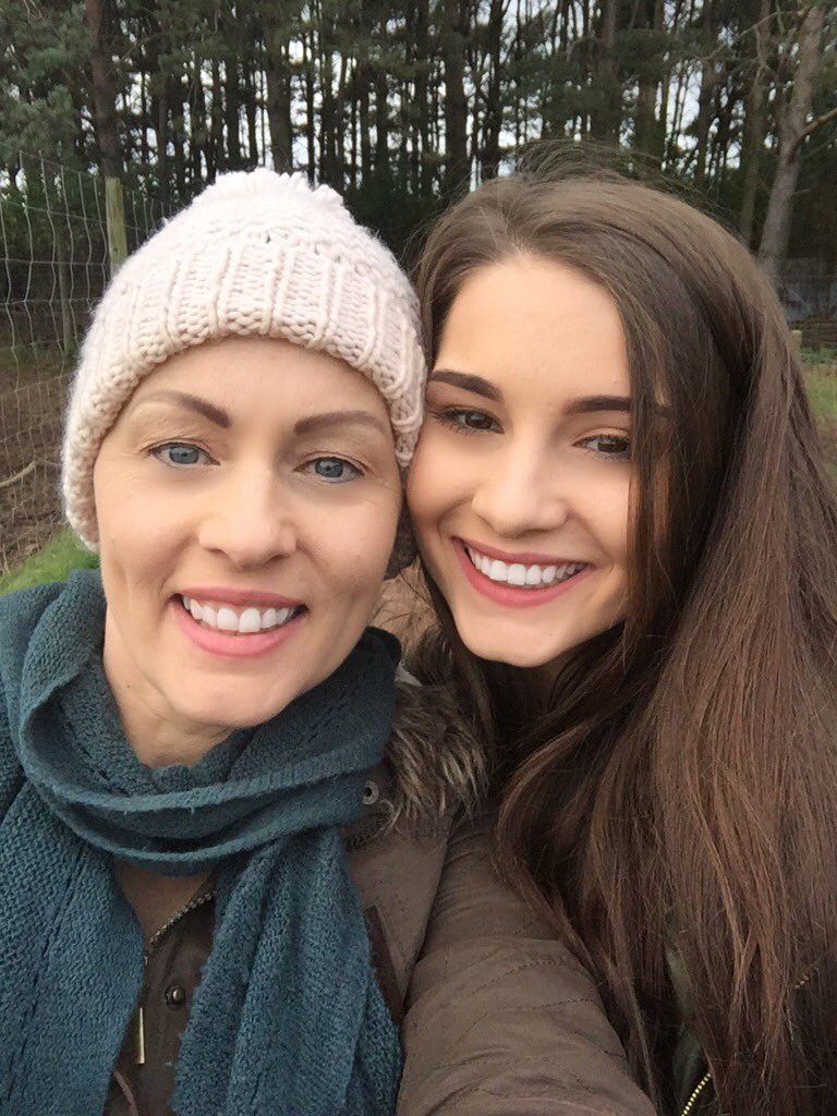 delphidoig's tweet photo. Feeling like the proudest daughter in the world right now! Just received the best news that my beautiful mum kicked Cancer's ass and received the all clear 💗🎀 When life kicks you, let it kick you forward ☺️ https://t.co/MMed703yyS