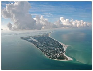 BridgeTenderInn's tweet image. A lovely aerial view of Anna Maria Island.....it is this beautiful!  #bridgetender #bradentonbeach #annamariaisland #gulfbeachesarebest