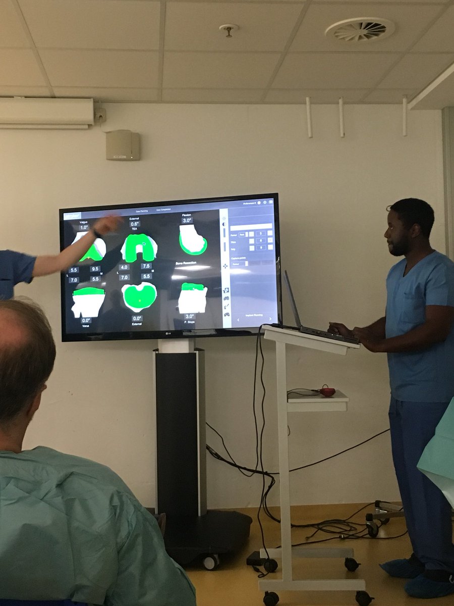 3riversclinic's tweet photo. Impressive and exciting developments in knee surgery. Robotic assisted surgery - the future is here now . Great surgical visit to Luxembourg @FortiusClinicUK #MAKO #kneereplacement https://t.co/YCyGpPg7AN