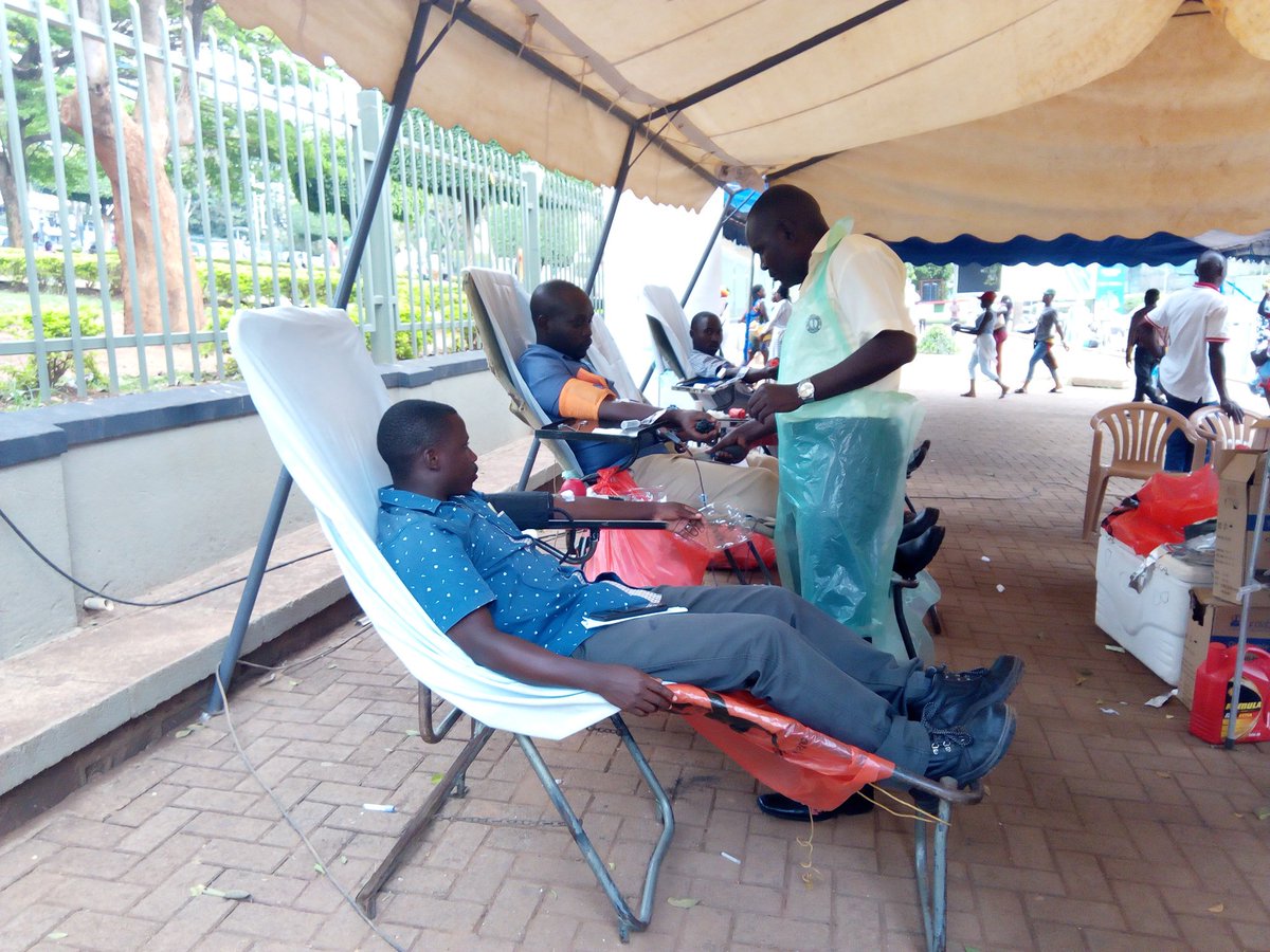 yaliuganda's tweet photo. The turn up has been great today, continue donating because you never know when you might need blood #leadership #FellowsAtWorkUg @YALINetwork @usmissionuganda https://t.co/nTLl3W22ah
