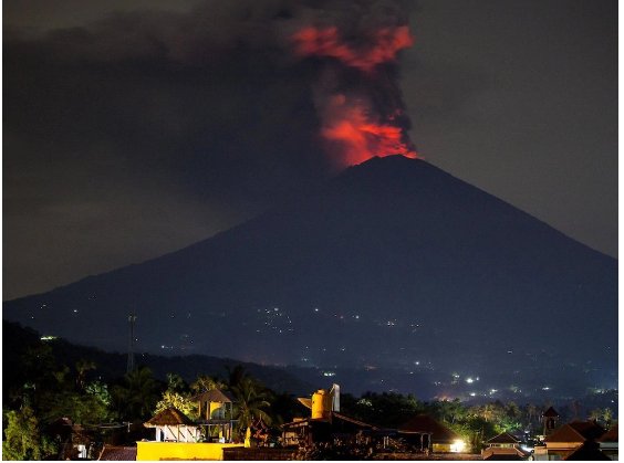 thetruenet's tweet photo. #homeGetting our people home.
AirAsia, Malaysia Airlines Provide Alternative Arrangements for 1,400 Msians Stranded in Bali
https://t.co/WplRNDp9HB
#thetruenet #NewsCurator #worldnews #AirAsia #MalaysiaAirlines #people #truenews #MtAgung #Balivolcano #baliairport #Bali #home https://t.co/iJ5KRlWyoB