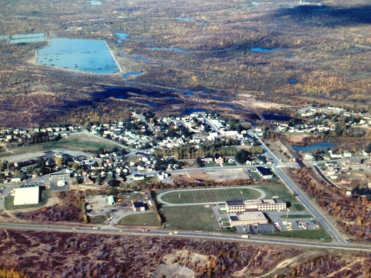 gsfergy's tweet photo. #TBT to #Garson circa 1977, about 34 years before our family moved “up here” / Northeastern Elementary, Garson Arena, lagoons visible, but no Ravina Gardens... yet #CGSPlanning https://t.co/CSx1e1WNcV