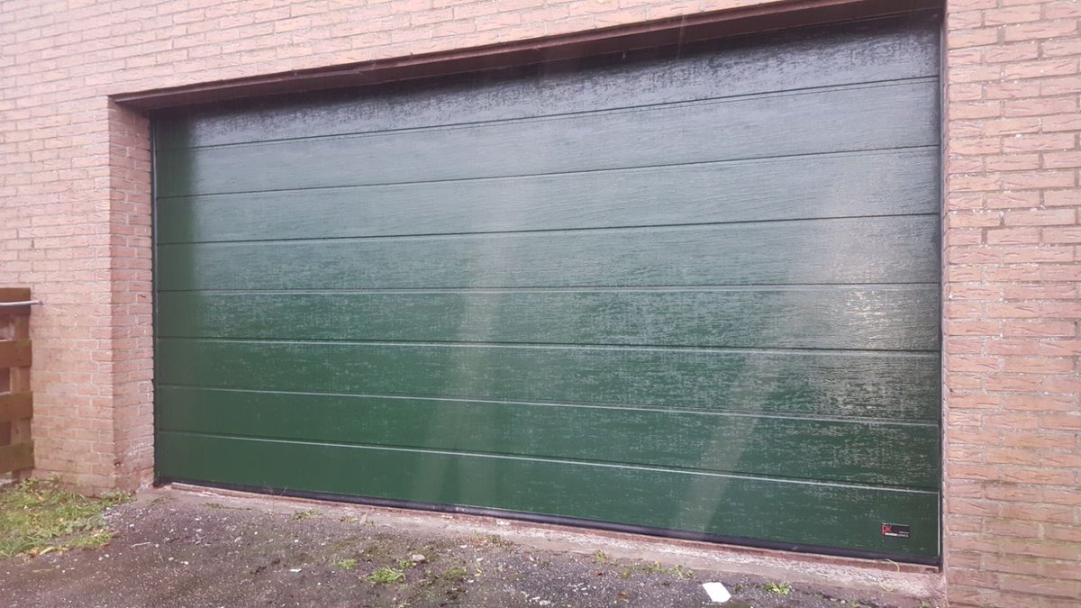 pkdeuren's tweet photo. 4 meter brede deur gemonteerd in Aalsmeer mooi resultaat! https://t.co/6yfKdi08Fi