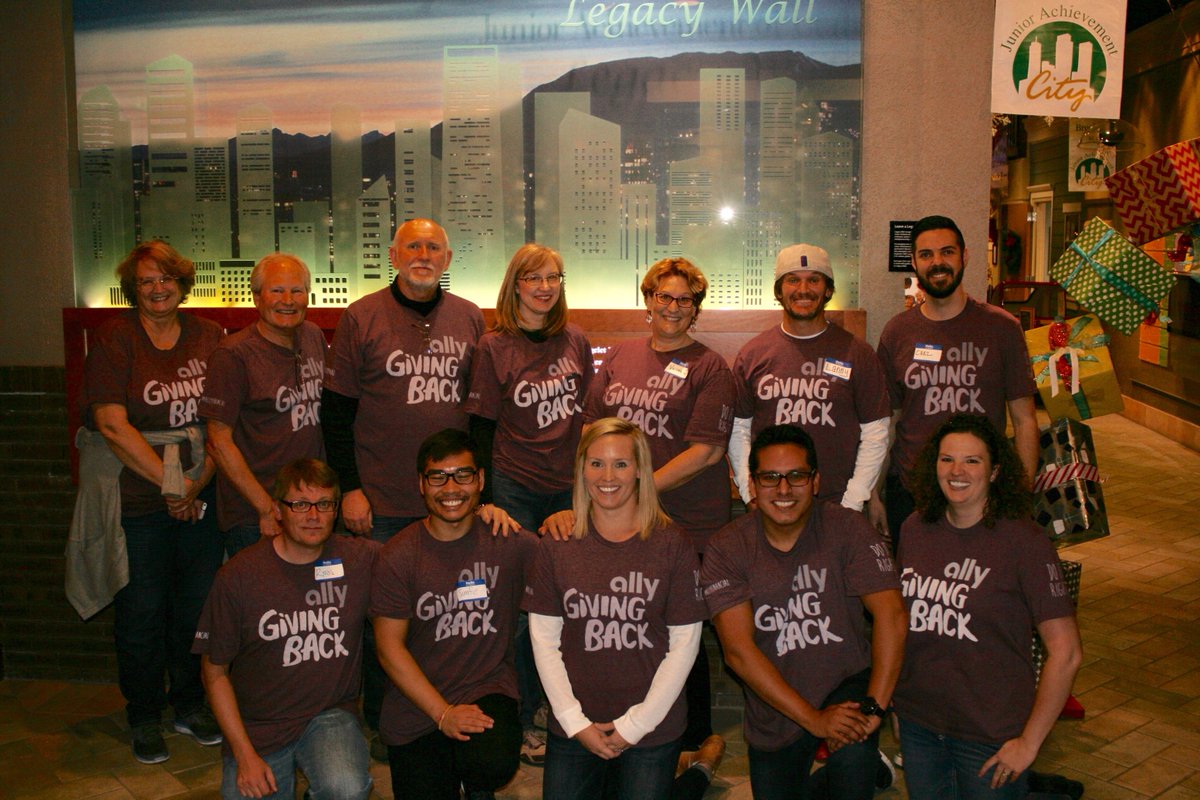 JAofUtah's tweet photo. #JACity welcomed #volunteers from @allyfinancial who helped students be adults-for-the-day at #JABizTown!  Thanks to this awesome group of volunteers and even more thanks to Ally  for their sponsorship, providing the JA experience to even more Utah students. #DoGivingRight https://t.co/oDLDlYiRMo