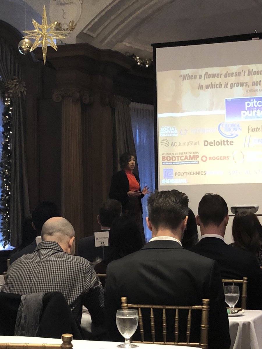 SeanNosek's tweet image. First pitch from @fidgettoys sets the bar high! #pitchforthepurse #fidgeton