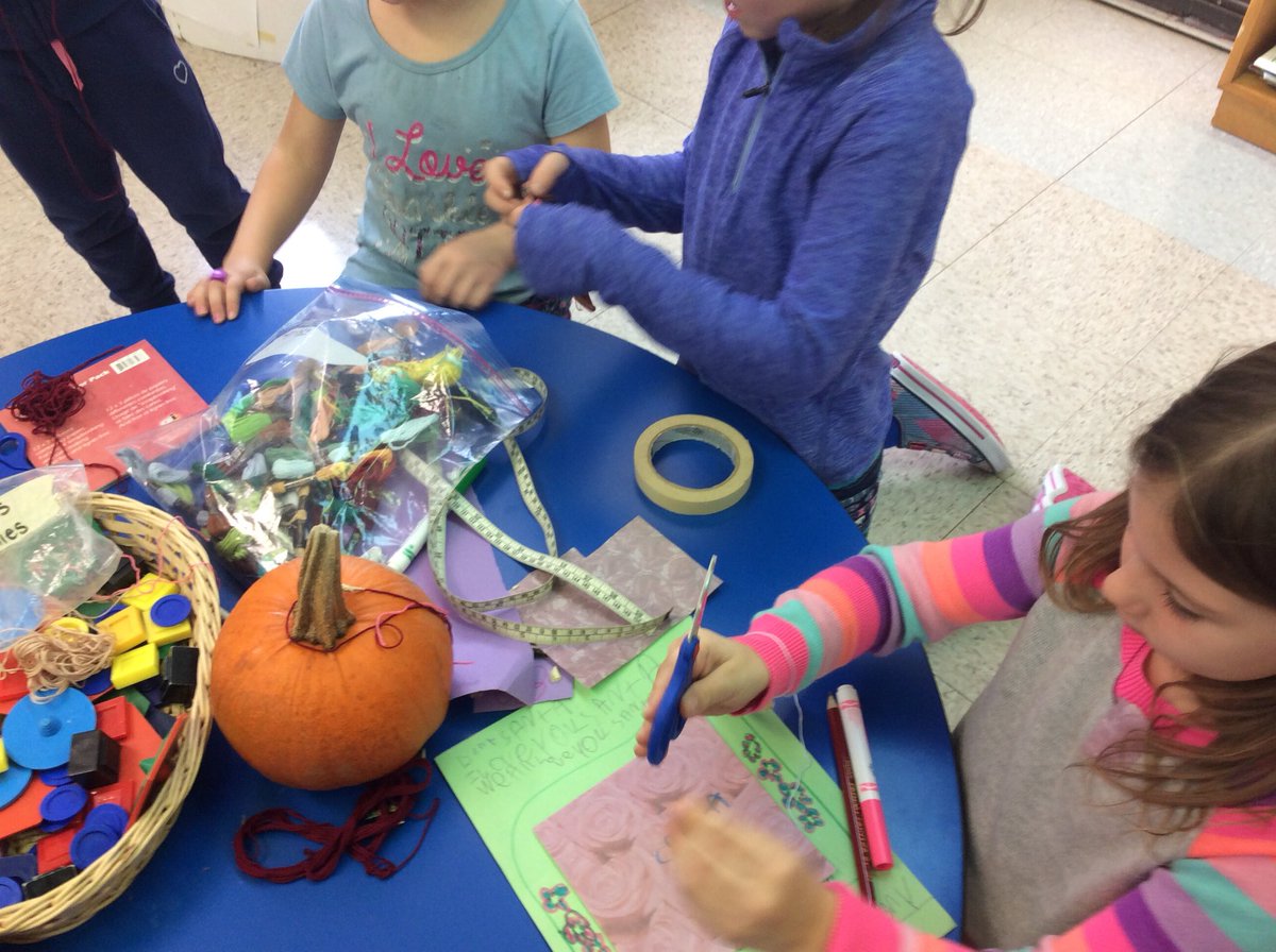 MrsSarahCassidy's tweet image. The Ss were making jewellery today. They learned they had to measure the wrist of others. The students then taught the class about cm, circumference, width, bigger, small, and equal. They amaze me!@ALCDSB @alcdsb_cart #mathinplay