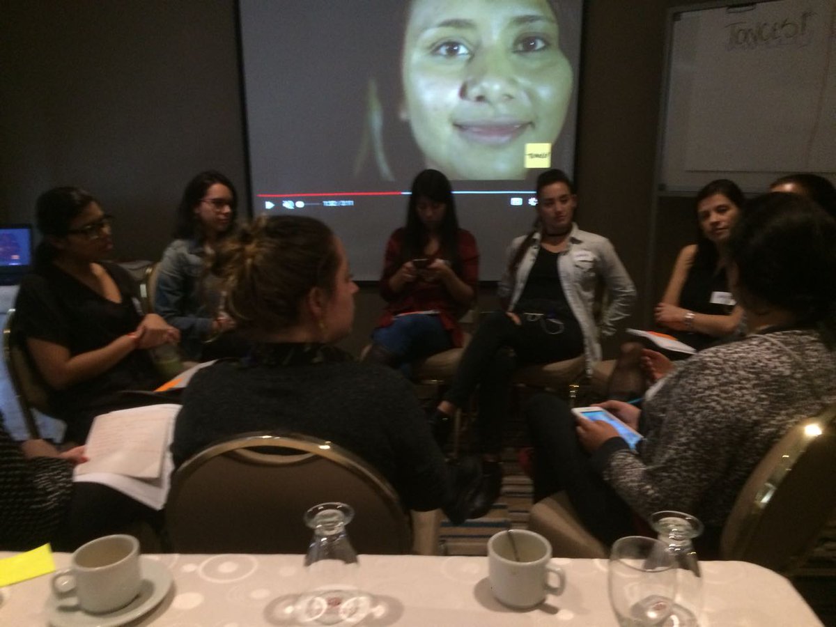 FundaCapital's tweet photo. Hoy estamos realizando un testeo de nuestras herramientas digitales EduChef y #Tonces con jóvenes del programa @JovenesAccionCo de @ProsperidadCol https://t.co/POjEKIbOpi