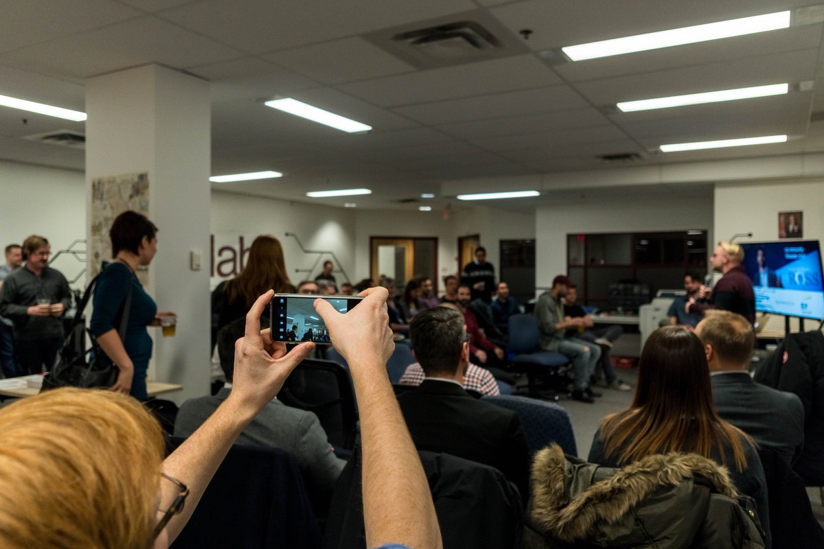 colabsyxe's tweet photo. 💣 November's co.mmunity event was truly spectacular. Thanks to @AndrewArruda, CEO of @ROSSIntel, for coming out and announcing his intention to mentor companies in our cohort! #yxe #tech #firesidechat https://t.co/RyUHi9abOv