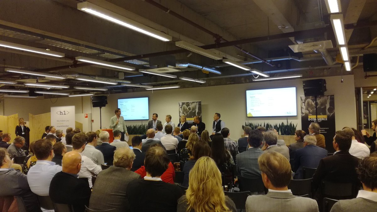 francois_chaix's tweet photo. Wow. It's crowded here for B2B groothandel ecommerce event panel talk with @akeneopim  and @oro_inc @madiaecommerce .. https://t.co/9Me0Gegxho