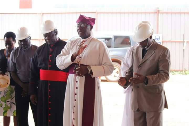 UgandaCAA's tweet photo. The Entebbe International Airport community hosted Bishop Luwalira Kityo who launched the Entebbe Airport Anglican Fellowship and prayed for the on-going works for upgrade and expansion of the Airport on Wednesday. #GOUWorks #CAAWorks https://t.co/nKBmOQMsEF