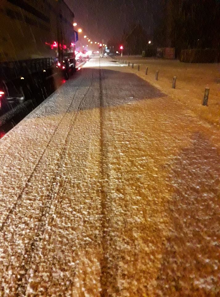 NoodweerBenelux's tweet image. Actuele situatie #Maldegem (West-Vlaanderen). Bedankt Jarno Bauwens! Opgelet in het #verkeer door #sneeuw en #gladheid.