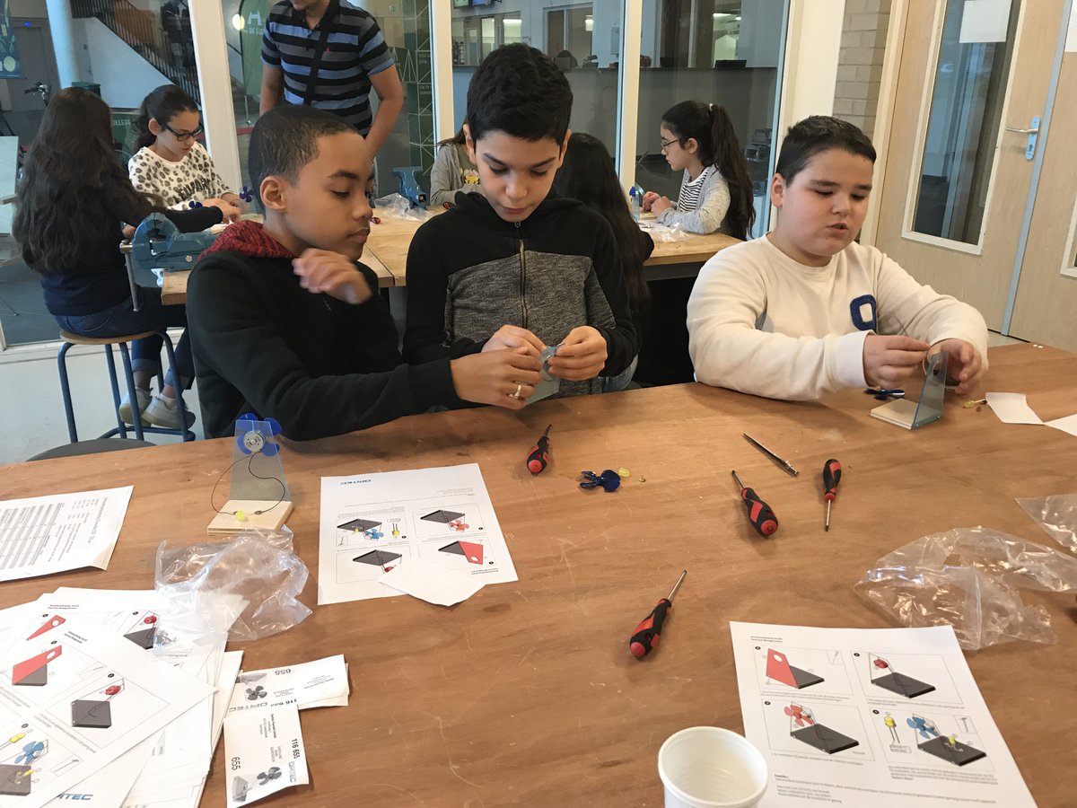 rvcdehef's tweet photo. Geslaagde #kennismakingsdag! 400 groep 7 en 8 leerlingen van basisscholen uit @rotterdam waren gister bij ons op bezoek en om op een ludieke manier kennis te maken met onze school! https://t.co/r8C1NUXnL6 #vo @VO_nieuws #voschool #vmbo #mavo #rotterdam https://t.co/pKLG8sXiG0