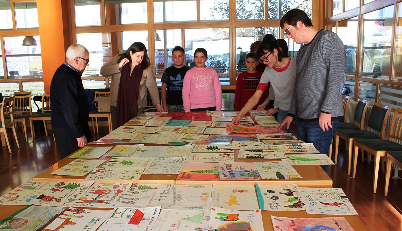 Xa temos gañadores do Concurso de Postal e Cartel de #Nadal. O xurado, que se reuniu hoxe, tivo que escoller entre 1.274 debuxos! 
carballo.org/novas.php?id=5…