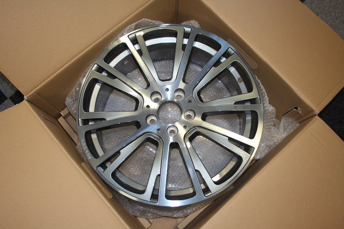 ScuderiaCarPart's tweet photo. These Brabus Monoblock R Wheels look fantastic in Liquid Titanium Smoked finish and they will fit almost all Mercedes models, from the A Class to the S Class.
#brabus #wheels #tuning #rims #wheels #monoblock #liquidtitanium #quality #aclass #a45 #sclass https://t.co/drv1xNeSgh