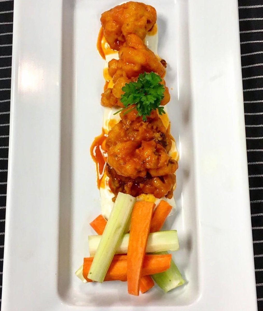 GbcEats's tweet photo. Today's Chef Special at Waterfront Campus is a delicious Buffalo Cauliflower served w/ carrots, celery and ranch for $4.99. Add an Iced Tea for an additional $2.69. We also have Coconut Curry Chicken served on a bed of basmati rice for $7.99.
#chartwellsgbc #gbceats https://t.co/gVli2TyoNr