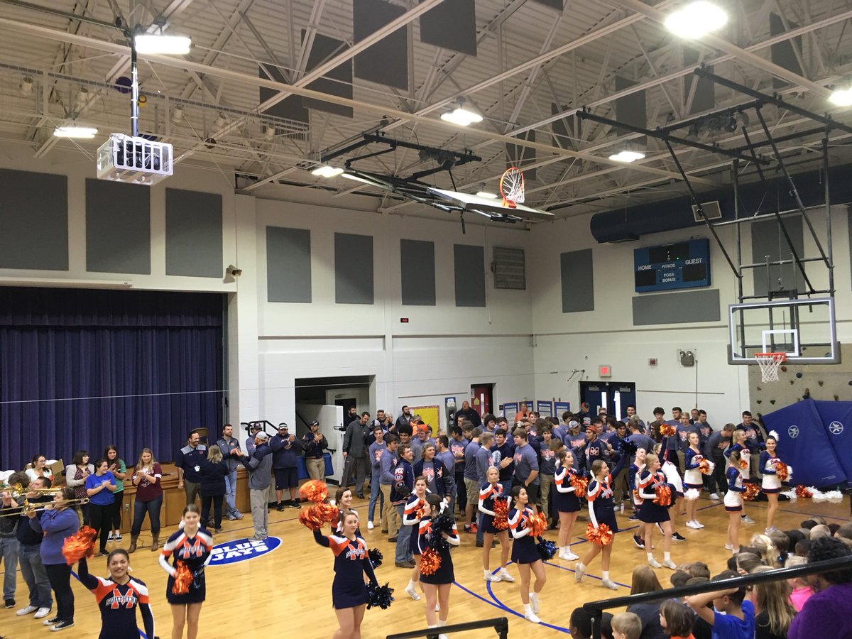 KVEBlueJays's tweet photo. Way To Go Madison Southern!! KV is Cheering You On!!#BiggestCheerleaders #BringHomeState #OrangeandBlue https://t.co/fF4G6lr2bn