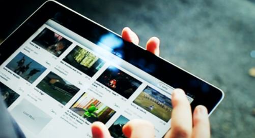 Anvato's tweet photo. Traditional Pay #TV reach in US expected to shrink from 80% to 60% by 2030: https://t.co/qLK4g1UXKr  via @tdgresearch #OTT #VOD #adtech https://t.co/Dz230AYSTd