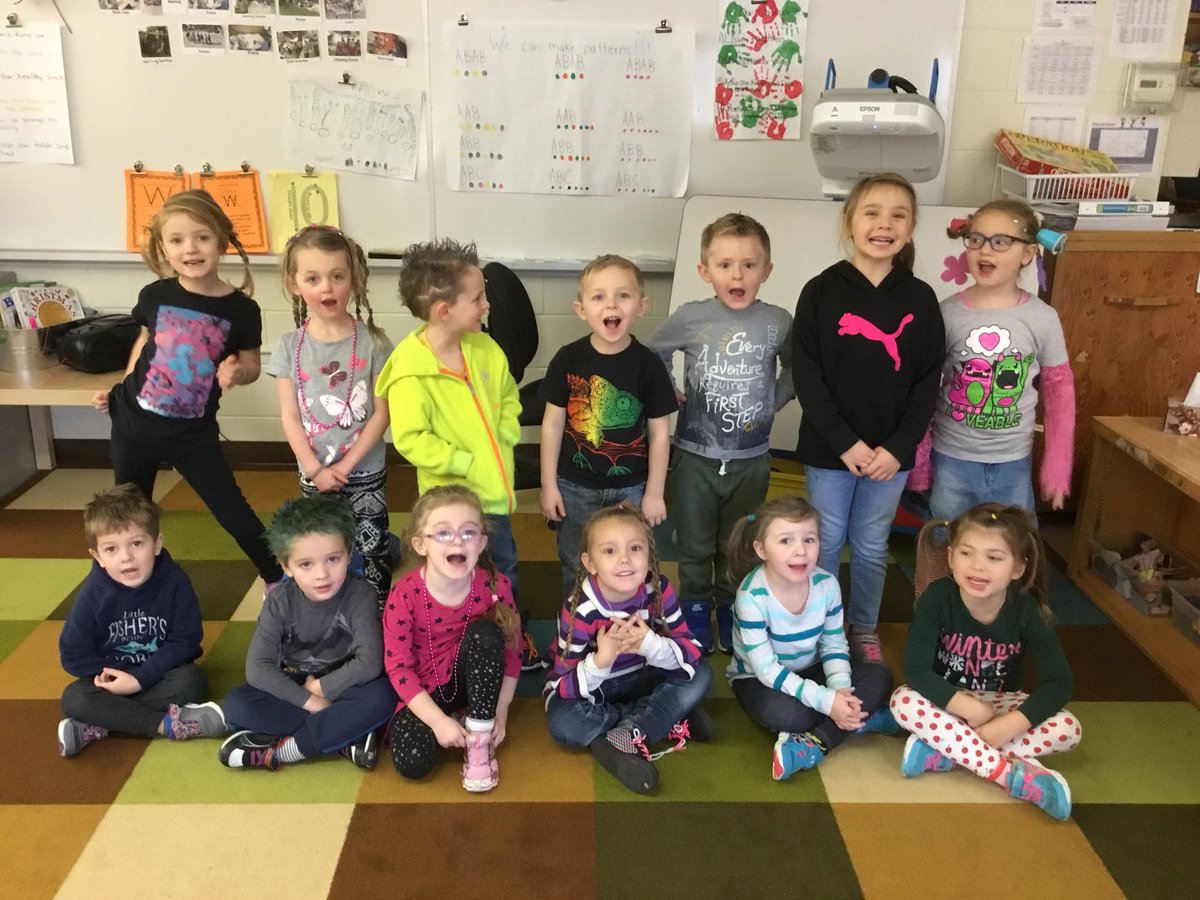 MrsDiegel_KB's tweet photo. Happy wackyhair day! #schoolspirit #kb https://t.co/33e9cIfs9Z