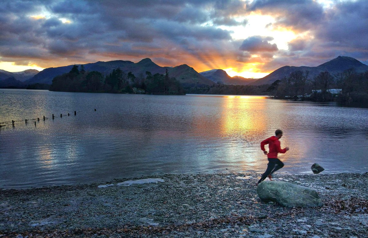 MountainFuel_UK's tweet photo. Need I say more... #RunnersViews
#FeelGoodFuel @TrailRunningMag @RUN247com @UKRunChat @uktrailchat @suunto @SalomonRunning https://t.co/hpnZwAArJ7