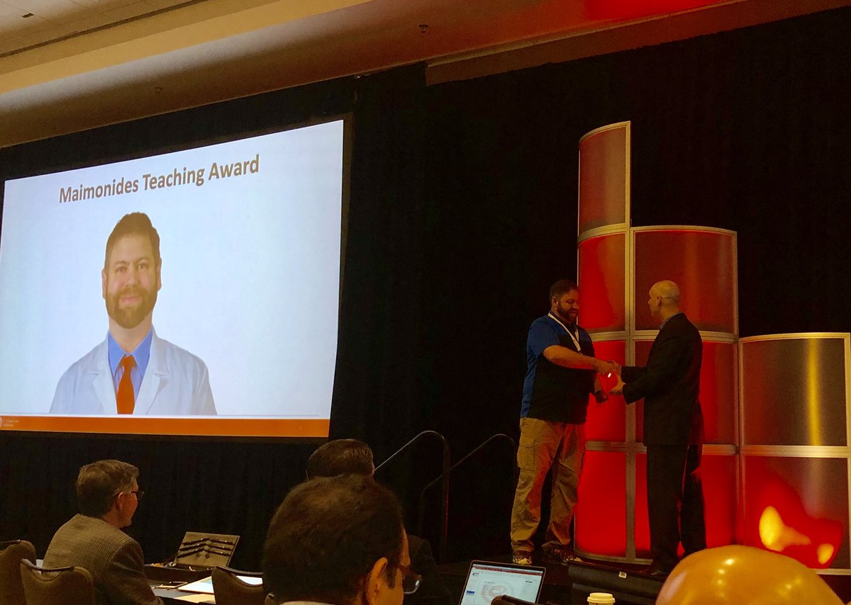PriceRacheld's tweet photo. Congratulations @JohnCaseyDO on receiving the Maimonides Teaching Award! We are lucky to learn from you! #DoctorsEM @DoctorsEMres #EMresidency #usacs https://t.co/awfYaQAFrS