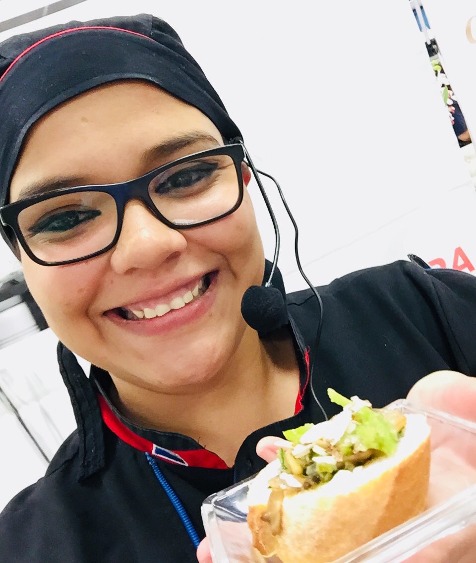 KarinaTopChef's tweet photo. ¡Feliz jueves para todos! ☀️ Bendiciones infinitas https://t.co/22ht3Dk2EL