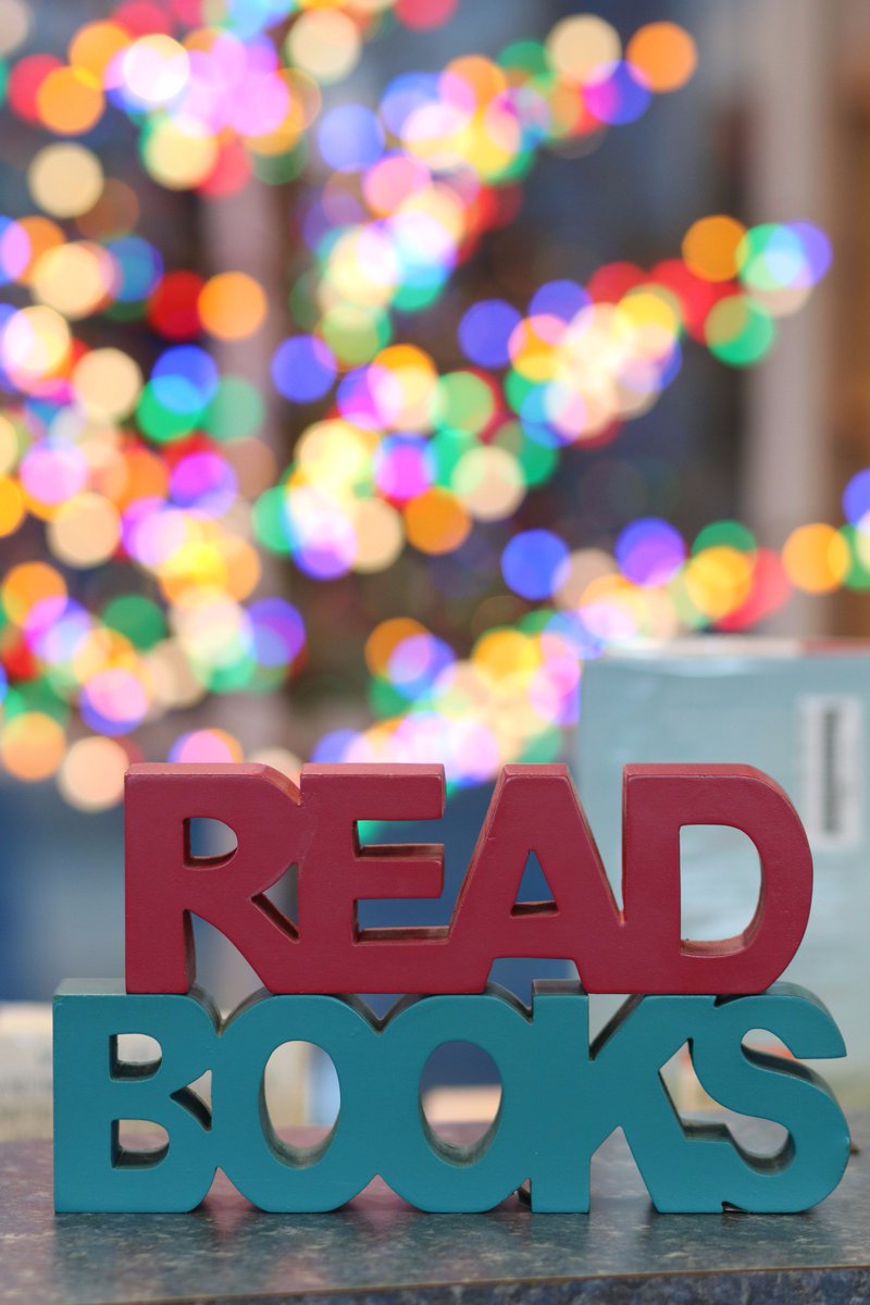 AynorHSLibrary's tweet photo. Holiday spirit photography from the 3B #LIBCREW
#BLUEJACKETSREAD #BLUEJACKETSCREATE https://t.co/rxgqurjXwe