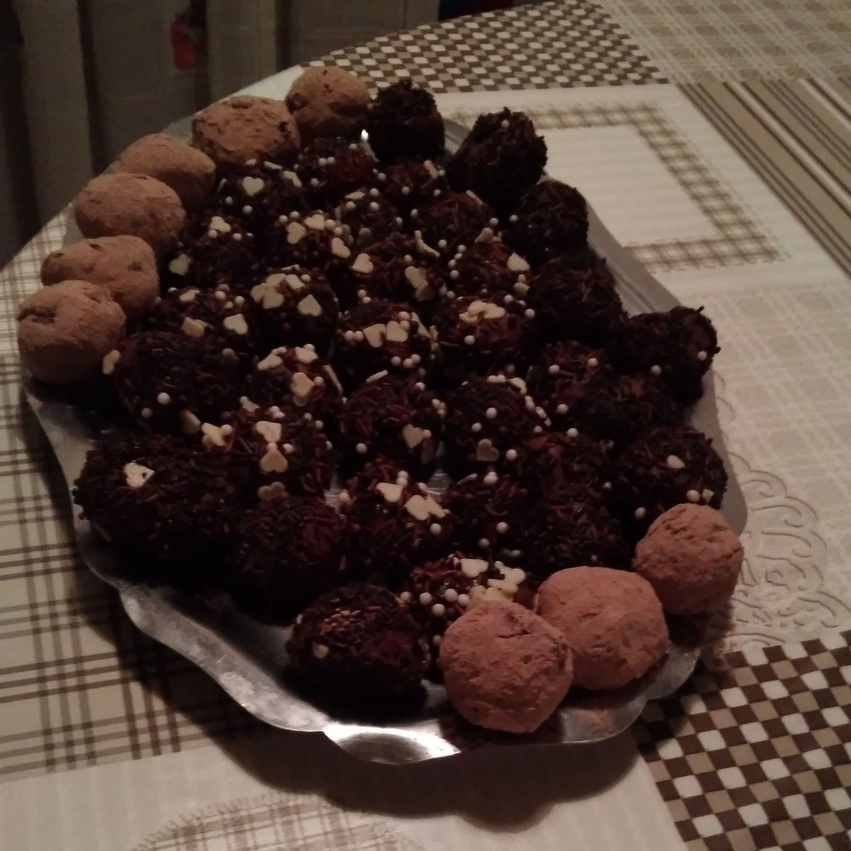 Crazy_Murck's tweet photo. #pocholate #trufas https://t.co/Ug57g3t1dg
