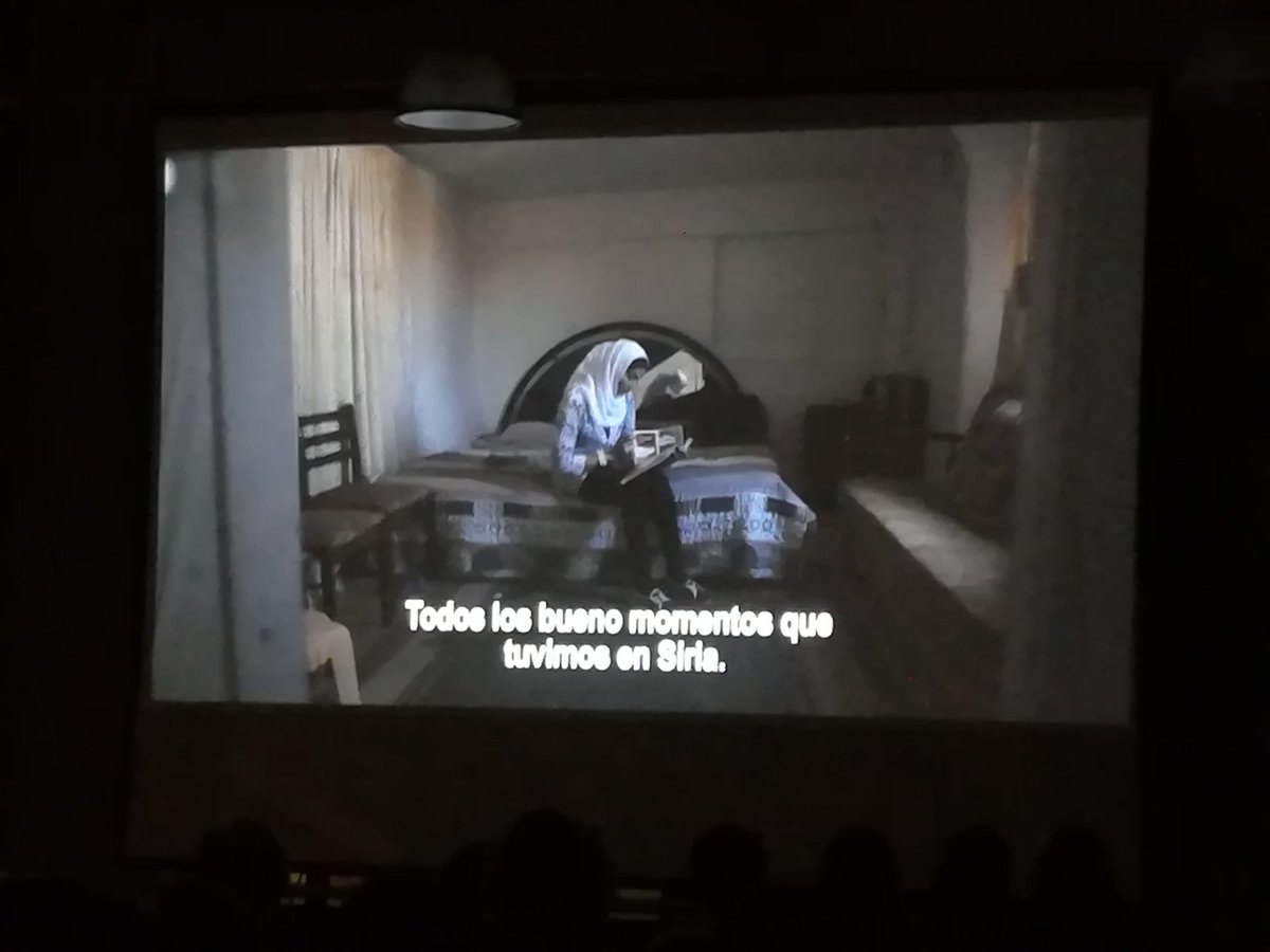DOCfieldBCN's tweet photo. El #viatge per trobar un #refugi lluny de la guerra, lluny de casa "l'àlbum de fotos familiar és la única cosa que ens vam endur. Aixi podem recordar els bons moments a Síria" "Khalil y Fatem. Un cuento sirio" de @pavlobski #NITDOCfield @CasalPou #DOCfieldBCN https://t.co/odgRrboofZ
