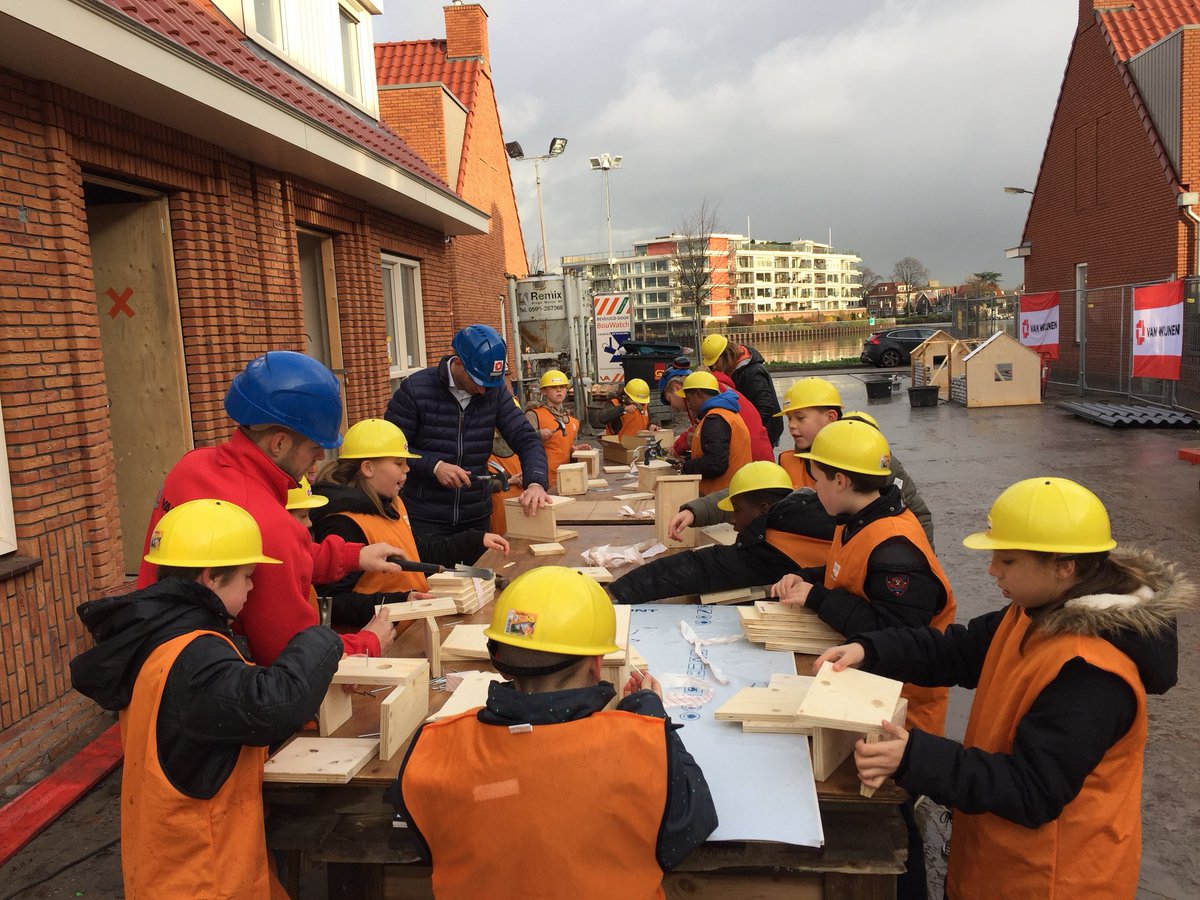 kohuisman's tweet image. Nieuwe talenten enthousiast gemaakt voor onze schitterende hightech bouwwereld @Obsdevoorzaan TOPklas @VanWijnenGroep #dankbaar werk @DeNieuweHaven