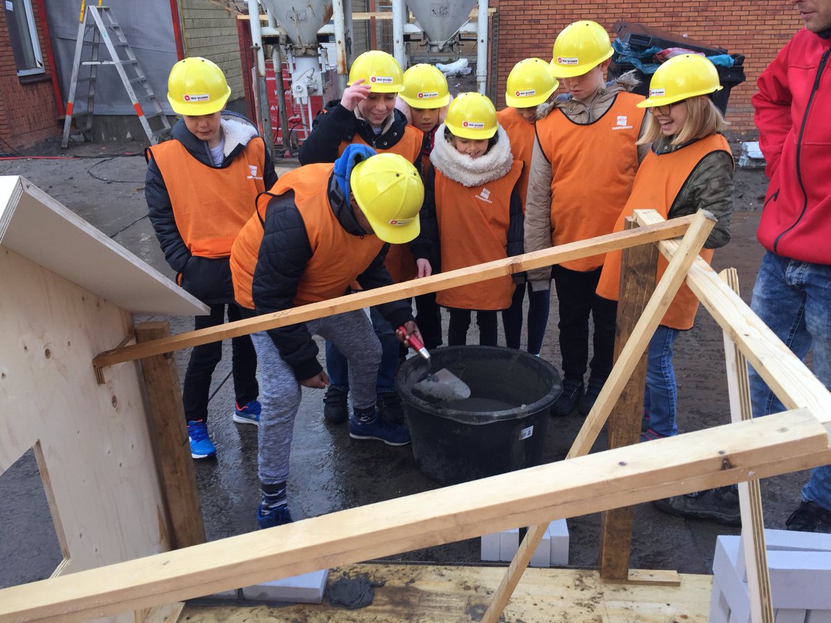 kohuisman's tweet image. Nieuwe talenten enthousiast gemaakt voor onze schitterende hightech bouwwereld @Obsdevoorzaan TOPklas @VanWijnenGroep #dankbaar werk @DeNieuweHaven