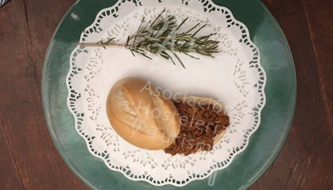 Un maridaje perfecto: picadillo de ciervo con setas sobre base de mermelada de cerveza artesana. Tapa de @lonuestrotoledo #DeTapasPorToledo2017