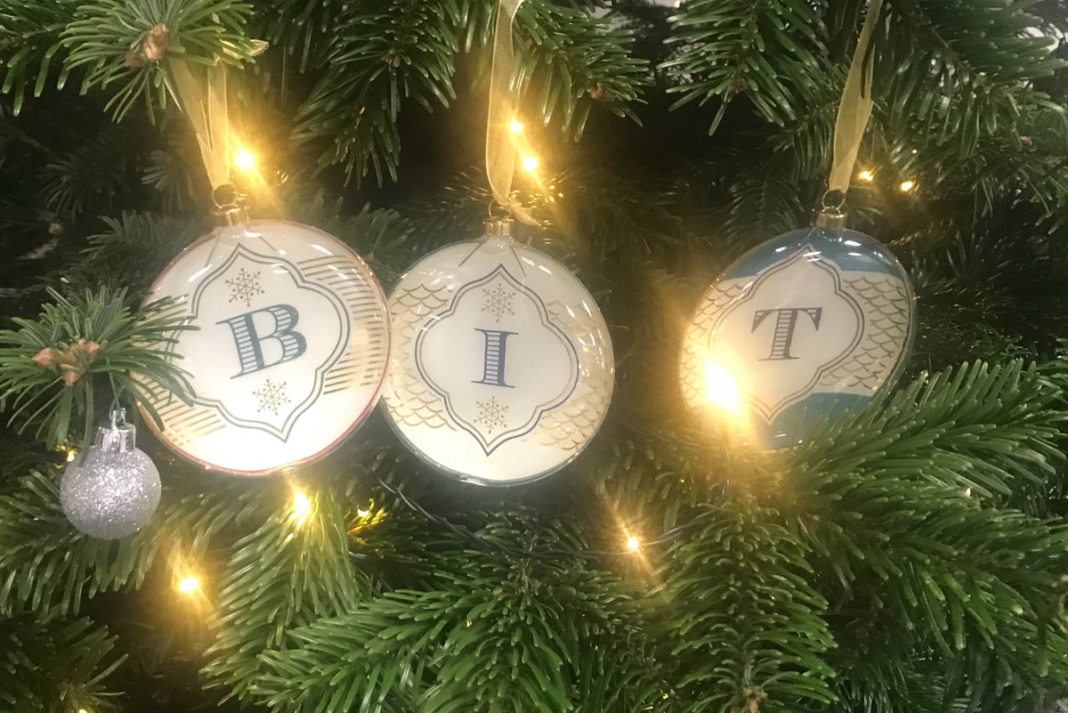owainservice's tweet photo. It’s beginning to look a BIT like Christmas #BadPun #NotEvenDecember https://t.co/jfWyaDI243