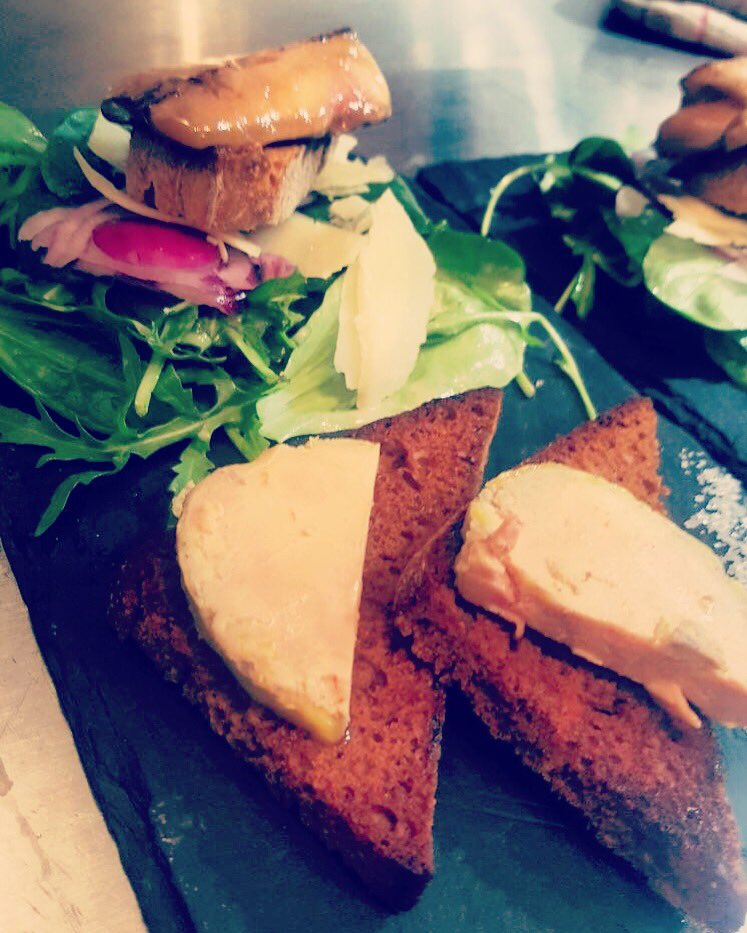 AtelierStRoch's tweet photo. Duo de foie gras et écrevisses au beurre anisé et risotto 😍😋😍 !!! #restaurant #montpellier #HealthyFood #foodporn #vin #foiegras #écrevisses #risotto #produitsfrais #1ruedesteissiers https://t.co/bvq1Um2cVD
