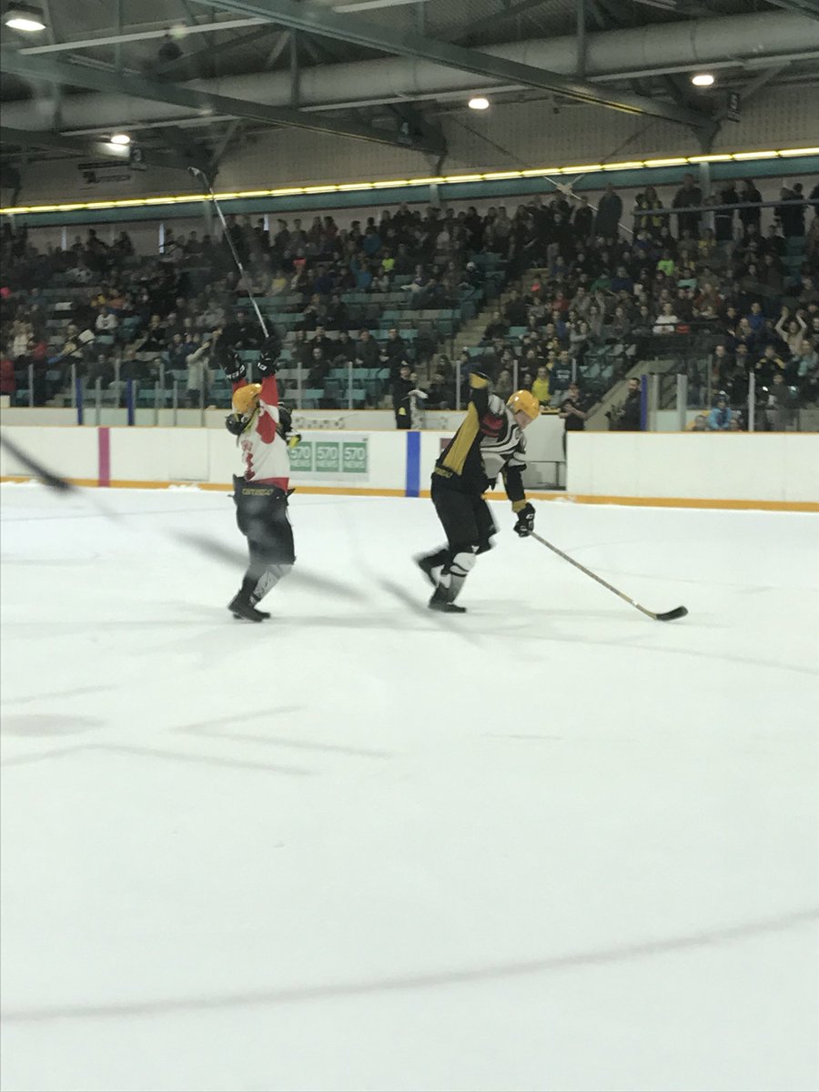 Justin Davis tweet media