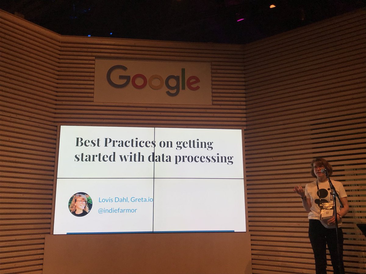 gretascript's tweet photo. Day 1 #slush17 is done! If you missed @indiefarmor’s talk this morning you have the chance again tomorrow at 2PM by Google’s exhibition area right beside the founder stage 👋🏽 btw: here’s our blog post on the same topic https://t.co/0bewLiiMW3 https://t.co/VVr8tCPBem