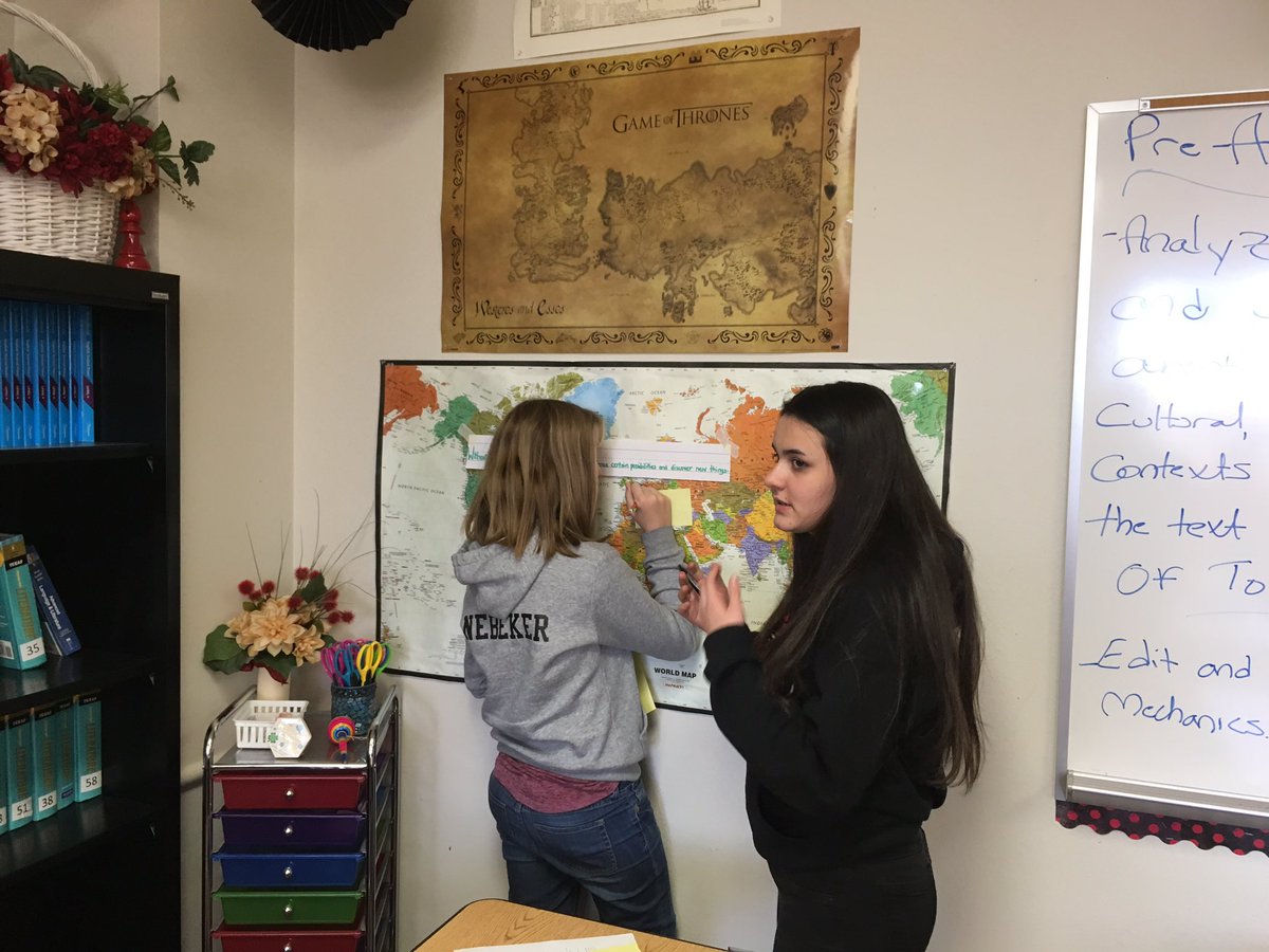 zlearnmore's tweet photo. Ss in Ms Patterson's Eng 1 class conducting a Gallery Walk using Rubric in scoring various Thesis Statements. @LHSRedhawks @friscoisd #LibertyLearns #FeedbackForImprovement https://t.co/fAHREhbecT