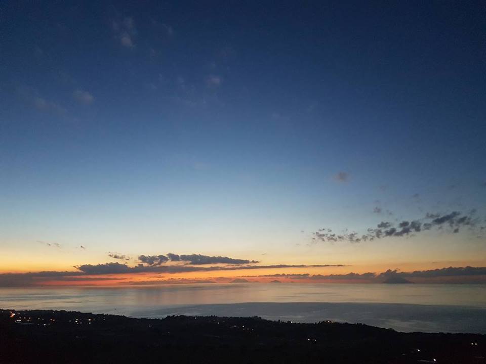 Il #tramonto di qualche ora fa, la nostra amata #Calabria. 

#SudItalia #CostaDegliDei #Sapevatelo #IlikeItaly #ScappoA #MeteoScatto