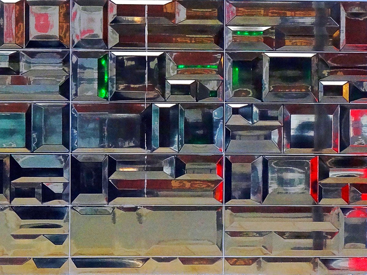 leela747400's tweet photo. Reflections #abstract #geobar #eastcote #streetphotography https://t.co/KF3jrXfeEa