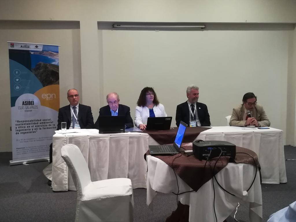 Mirada de futuro de @asibei1, por parte de presidentes y decanos.. Con la participación de nuestro colega de <a href="/condeficl/">CONDEFI</a>, <a href="/blasco_ramon/">Ramón Blasco Sánchez</a>, ex presidente de ASIBEI...