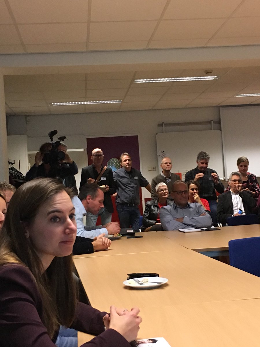 kardonsch's tweet photo. #Meetup072 Dit vraagt om een zevende editie! Mooie avond. #onderwijs / #bedrijfsleven ontmoeten elkaar!! https://t.co/q0OjcY52Aq