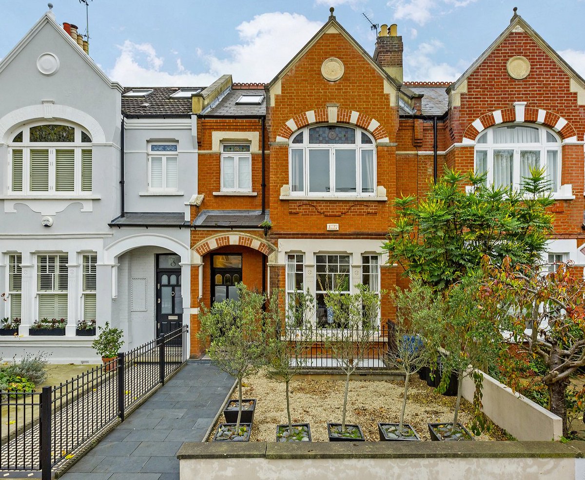 KF_SWLondon's tweet photo. #UNDEROFFER we have agreed offers on three exceptional #Barnes #Properties 1 property of which we agreed after just 4 days marketing! #ThursdayMotivation #PropertyNews #KFBarnes https://t.co/X6OTZbImwH