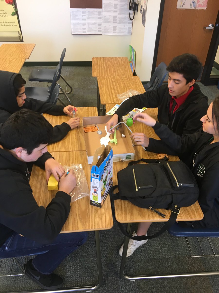 CoachKeairnes's tweet image. Working on building Rube Goldberg machines in focus today with @dacia92 #PBL #focusfun